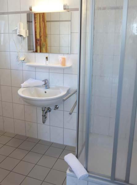 Hotel Wetterau - Self-Check-In Wolfersheim Bagian luar foto