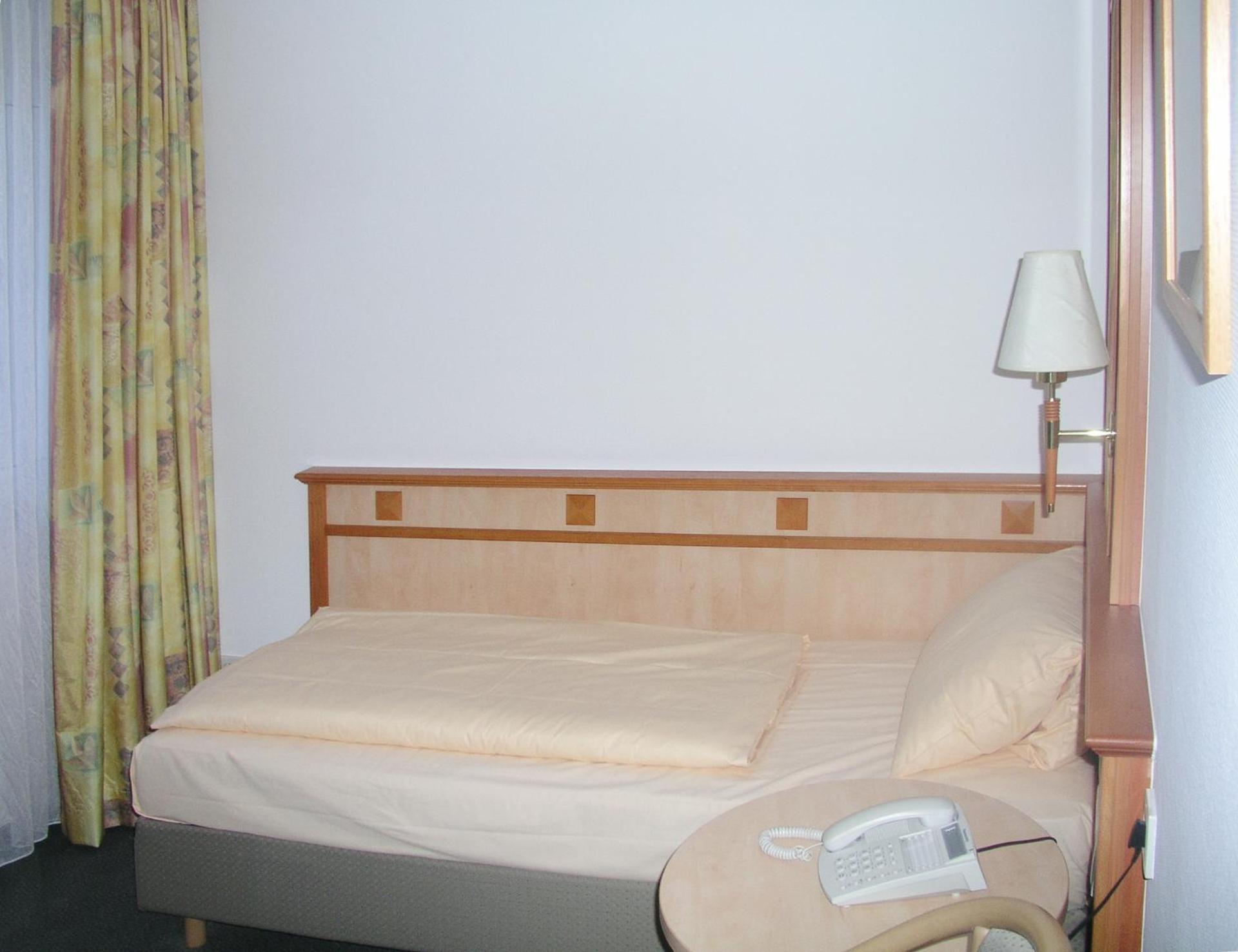 Hotel Wetterau - Self-Check-In Wolfersheim Bagian luar foto