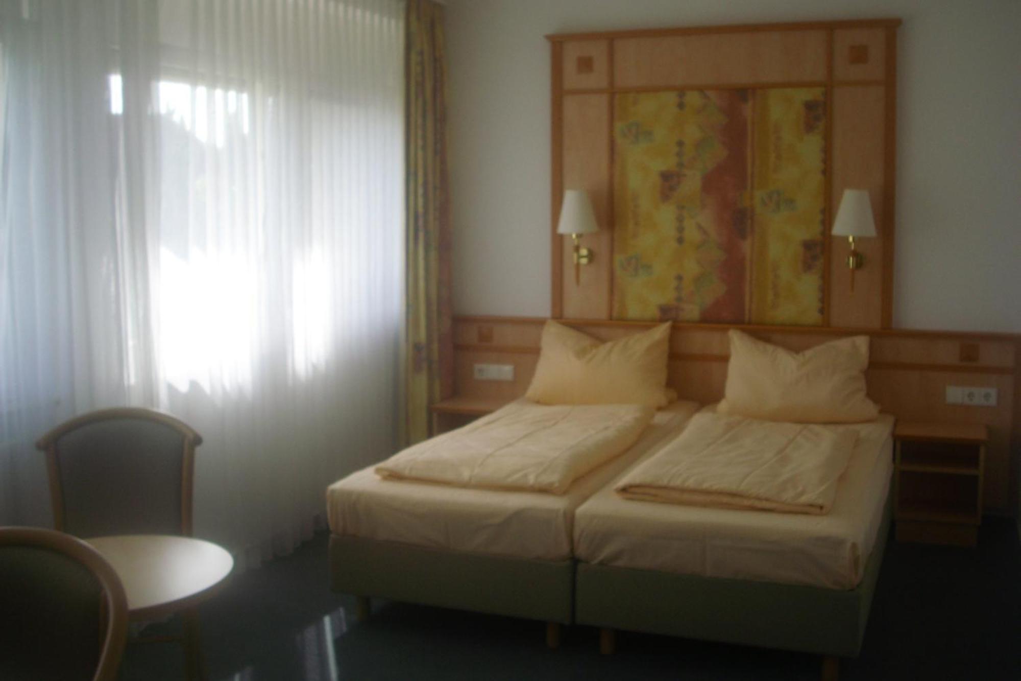 Hotel Wetterau - Self-Check-In Wolfersheim Bagian luar foto