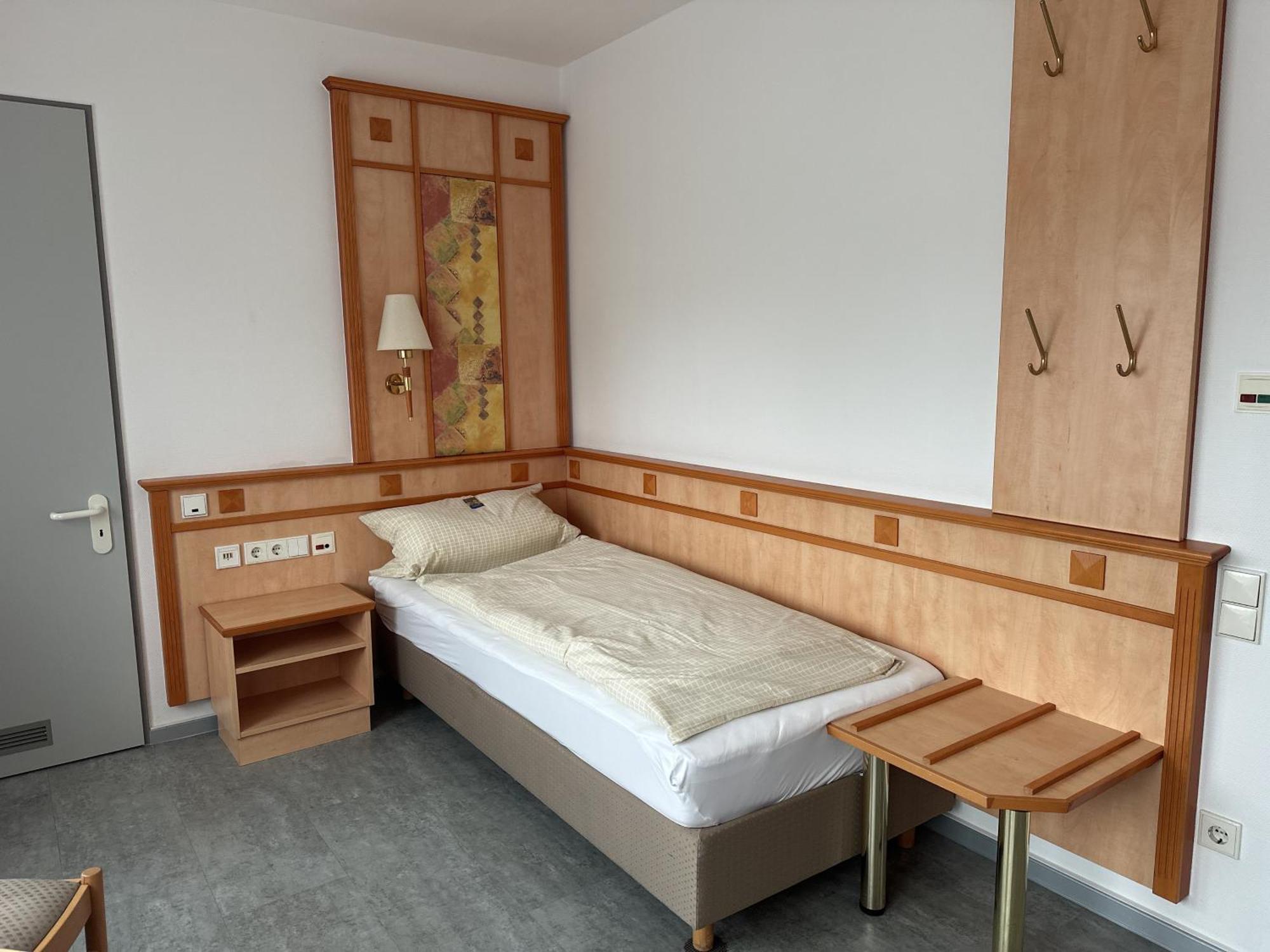 Hotel Wetterau - Self-Check-In Wolfersheim Bagian luar foto