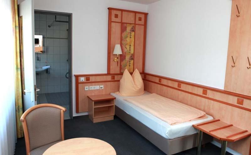 Hotel Wetterau - Self-Check-In Wolfersheim Bagian luar foto
