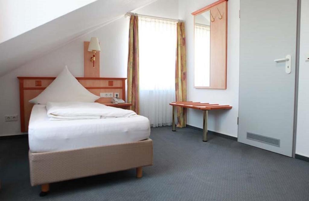 Hotel Wetterau - Self-Check-In Wolfersheim Bagian luar foto