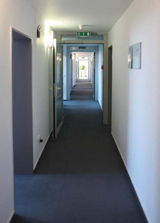 Hotel Wetterau - Self-Check-In Wolfersheim Bagian luar foto