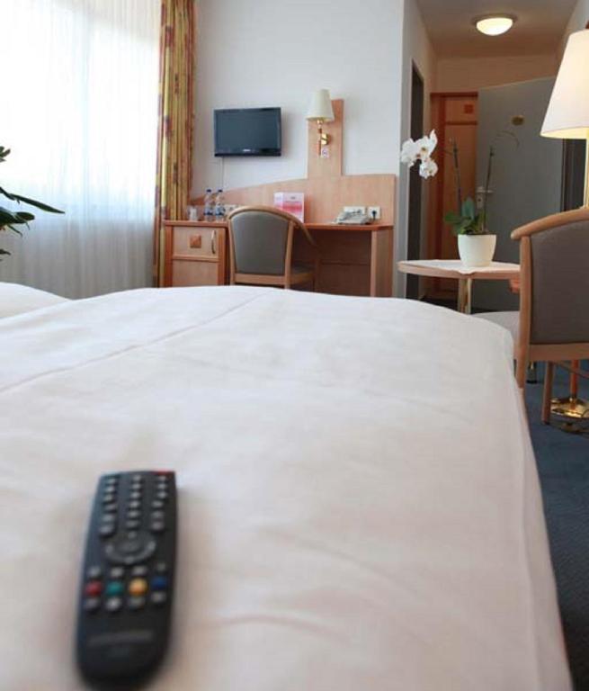Hotel Wetterau - Self-Check-In Wolfersheim Bagian luar foto