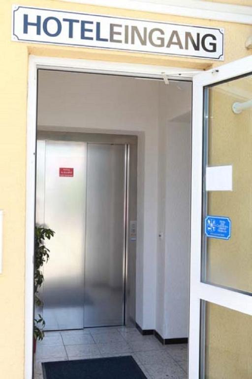 Hotel Wetterau - Self-Check-In Wolfersheim Bagian luar foto
